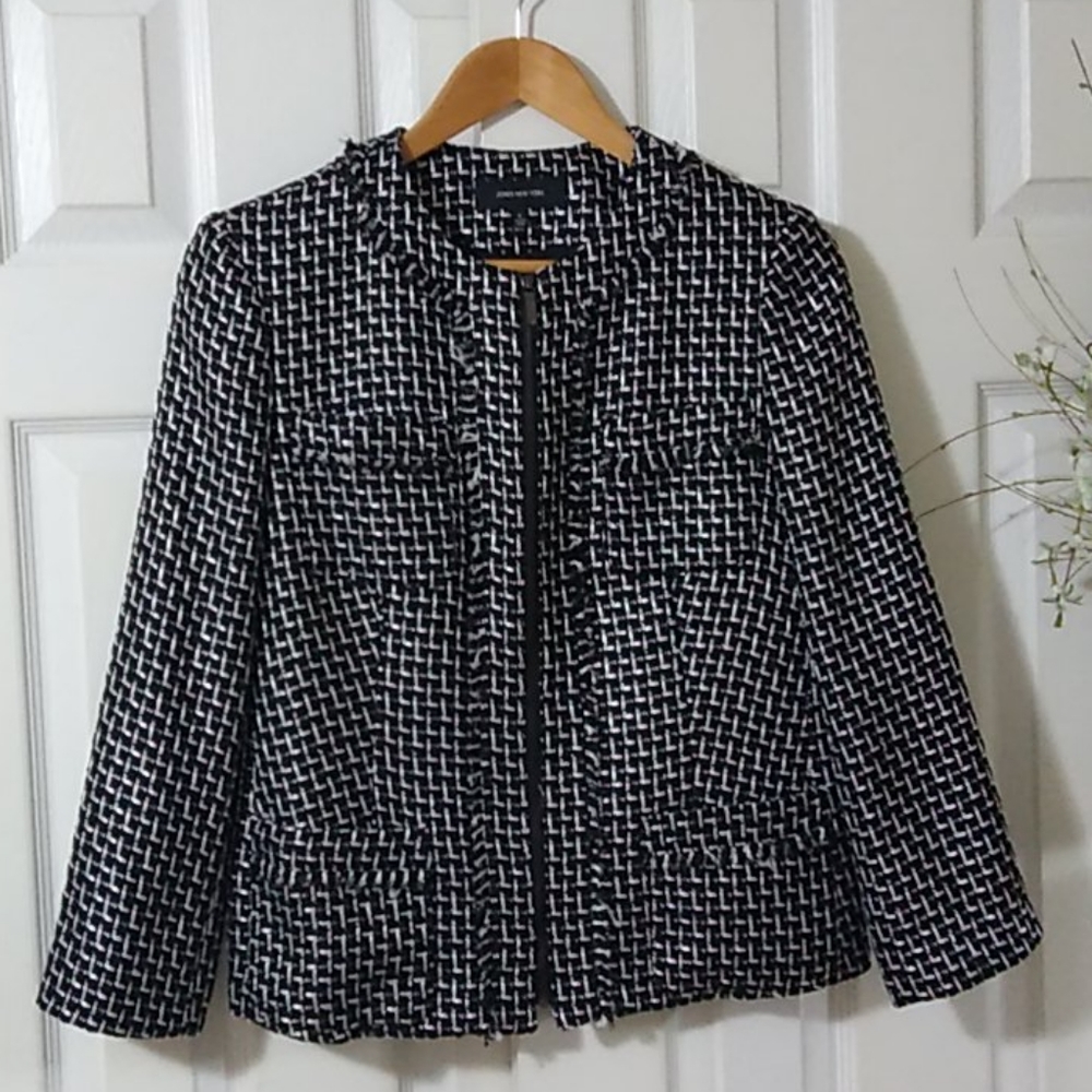 Gorgeous tweed jacket in black and silver